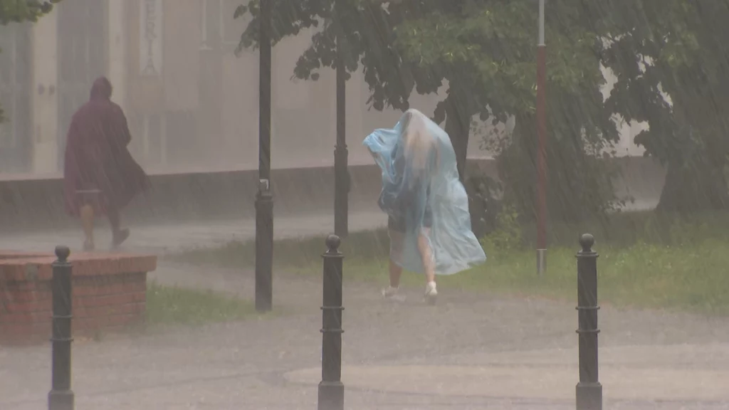 Czeka nas niespokojny dzień. Wystąpią burze, ulewy a także podtopienia