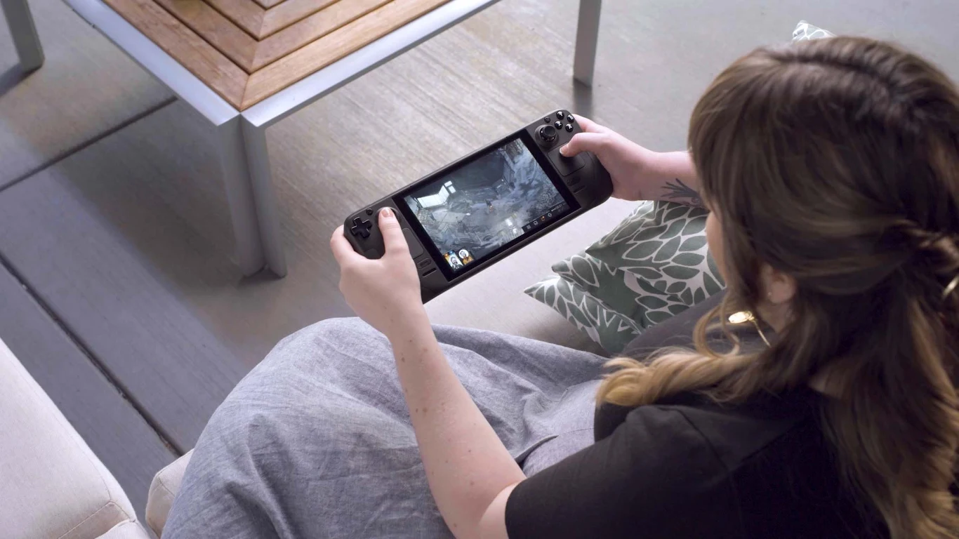 Tymczasem Steam Deck da nam możliwość zabawy w produkcje dostępne i na pecetach, i na Xboksach. Jednak to, że będziemy w nie teraz mogli grać dosłownie wszędzie, brzmi niezwykle obiecująco. Warto dodać, że konsola będzie korzystać z zapisów w chmurze, co oznacza, że będziemy mogli na niej kontynuować zabawę rozpoczętą na komputerze i na odwrót. Tymczasem Steam Deck da nam możliwość zabawy w produkcje dostępne i na pecetach, i na Xboksach. Jednak to, że będziemy w nie teraz mogli grać dosłownie wszędzie, brzmi niezwykle obiecująco. Warto dodać, że konsola będzie korzystać z zapisów w chmurze, co oznacza, że będziemy mogli na niej kontynuować zabawę rozpoczętą na komputerze i na odwrót.