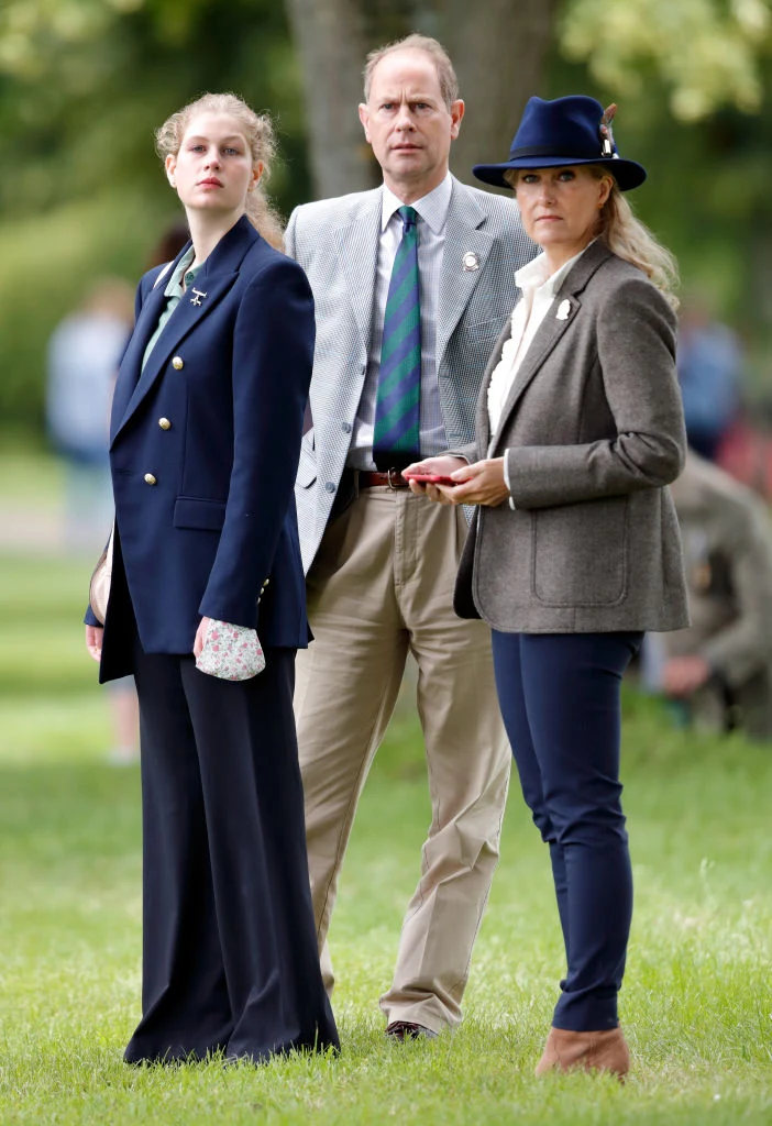 Lady Ludwika Windsor z rodzicami, księciem Edwardem i księżną Zofią Lady Ludwika Windsor z rodzicami, księciem Edwardem i księżną Zofią