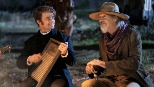 Daniel Radcliffe i Steve Buscemi w serialu "Cudotwórcy: Szlak oregoński"