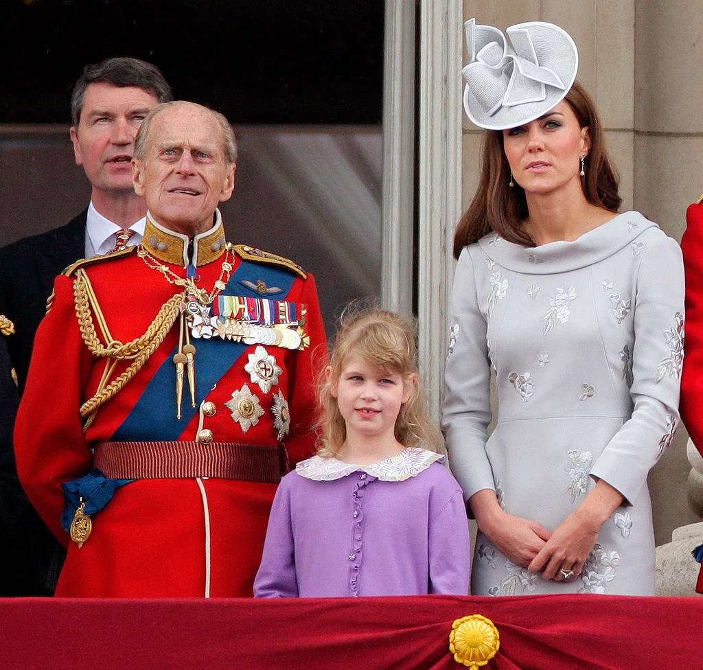 Lady Ludwika Windsor z księciem Filipem i księżną Kate Lady Ludwika Windsor z księciem Filipem i księżną Kate