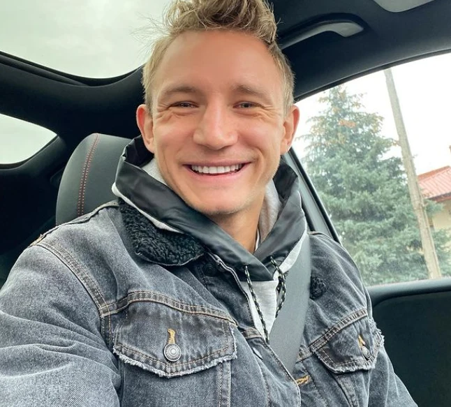 https://www.instagram.com/jakubrzezniczak25/