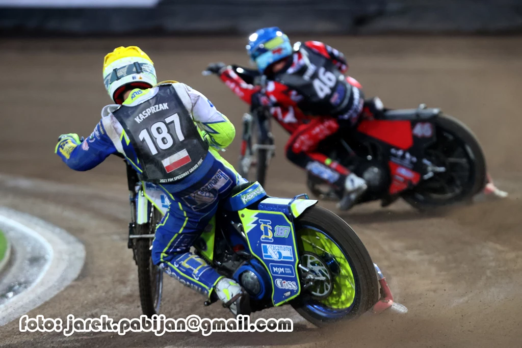 Krzysztof Kasprzak oglądający plecy Maxa Fricke'a Krzysztof Kasprzak oglądający plecy Maxa Fricke'a