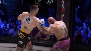 Szymon Kołecki (z lewej) znokautował Akopa Szostaka