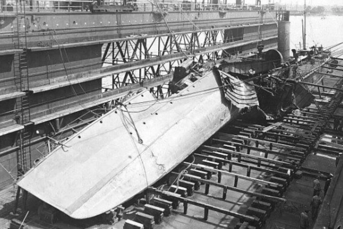 Światło na przyczyny eksplozji rzucił z kolei dowódca bliźniaczego ORP „Mazur”, kmdr ppor. Michał Borowski. Twierdził on, że problemy zaczęły się kilka miesięcy wcześniej, kiedy w kotłowni „Kaszuba” doszło do pożaru, który uszkodził kocioł. Kmdr ppor. Bohdan Brodowski, dowódca pechowego torpedowca, nikogo nie powiadomił o awarii. W końcu nadwyrężony kocioł eksplodował. Kiedy śledztwo nie dało jednoznacznej odpowiedzi na Pomorzu zaczęły krążyć plotki jakoby to niemieccy stoczniowcy mieli dopuścić się sabotażu. Nie znaleziono jednak żadnych dowodów na ich udział w wypadku. Po zakończonym śledztwie okręt zezłomowano, a kmdr ppor. Brodowski nie wrócił już na morze. Pełnił obowiązki komendanta kolejnych baz lądowych Marynarki Wojennej. Przyczyny eksplozji nigdy nie zostały ustalone.