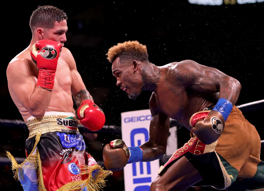 Brian Carlos Castano w walce z Jermellem Charlo