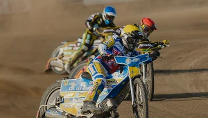 Oskar Polis przed parą gospodarzy