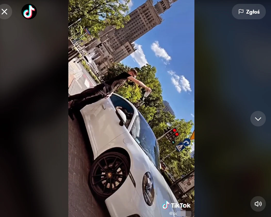 Gwiazdor internetu lubi luksusowe auta i szybką jazdę Gwiazdor internetu lubi luksusowe auta i szybką jazdę