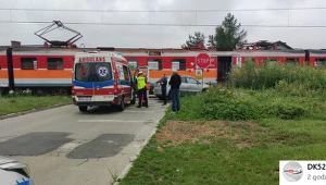Andrychów: Zderzenie osobówki z pociągiem 