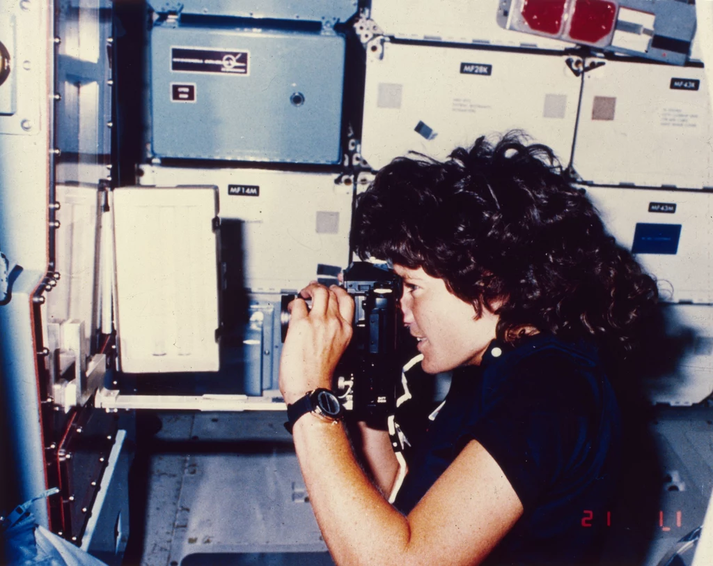 Sally Ride jako pierwsza Amerykanka poleciała w kosmos w 1983 roku 
