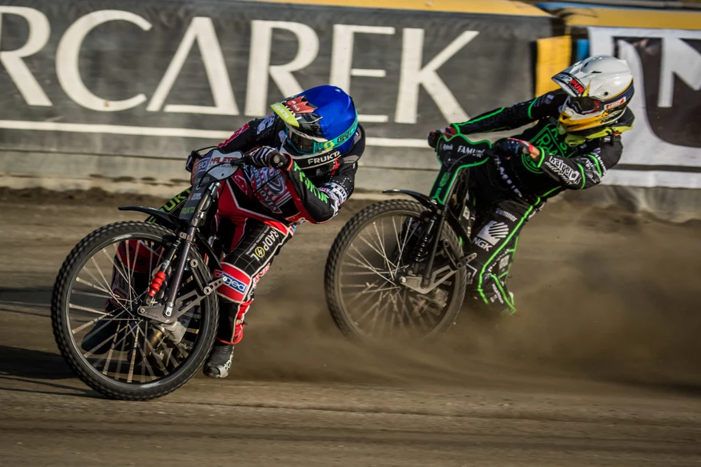 Kacper Grzelak przed rywalem