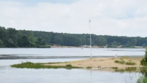 Ojciec myślał, że dziecko przypilnują ratownicy