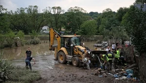Usuwanie skutków burzy w miejscowości Głogoczów (pow. myślenicki)
