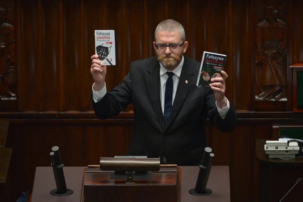 Grzegorz Braun (Konfederacja) został wykluczony z obrad Sejmu Grzegorz Braun (Konfederacja) został wykluczony z obrad Sejmu