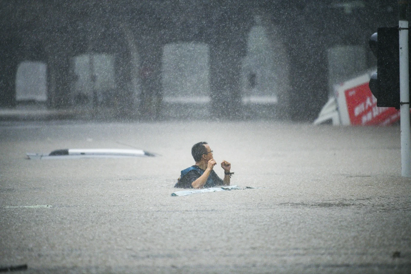 Zalane ulice w Zhengzhou w Chinach Zalane ulice w Zhengzhou w Chinach