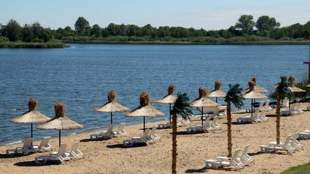 ​Polskie Hawaje rzut beretem od Łodzi. Bez tłumów i paragonów grozy