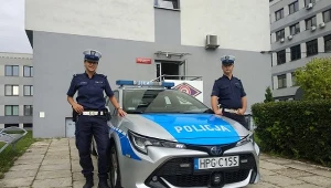 Sierż. Patrycja Doroż oraz sierż. szt. Andrzej Judasz pomogli rodzącej kobiecie (Źródło: Małopolska Policja)