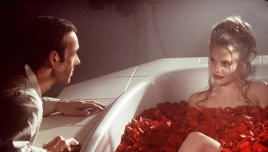 Kevin Spacey i Mena Suvari w "American Beauty"
