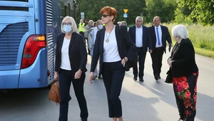 Poprzednie wyjazdowe posiedzenie PiS odbyło się w Przysusze; na zdjęciu: politycy PiS w drodze na spotkanie 