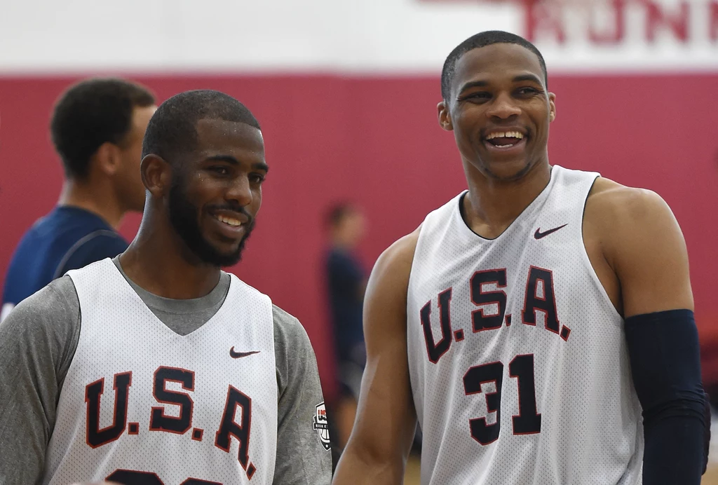 Chris Paul (z lewej) i Russell Westbrook to dwa potencjalne cele transferowe Lakers