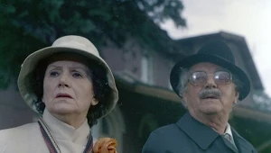 Olga Bielska (L) w filmie "Ceremonia pogrzebowa"