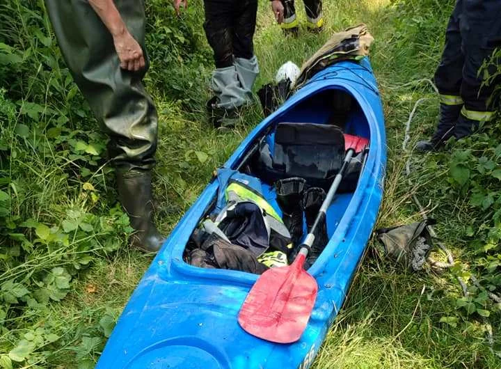 Jeden z kajaków uczestniczących w kolizji Jeden z kajaków uczestniczących w kolizji
