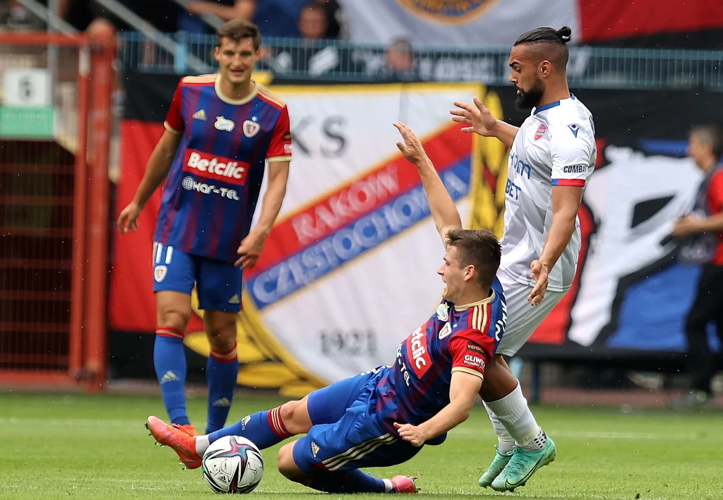 Piast przegrał z Rakowem 2-3 Piast przegrał z Rakowem 2-3