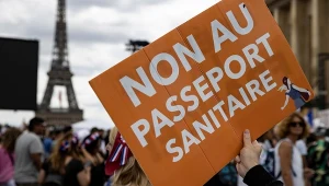 Protesty przeciw przepustce covidowej we Francji