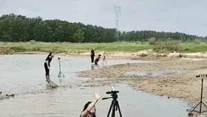 ​Chiny: Streamerzy udają ofiary powodzi
