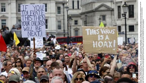 Protest przeciwników szczepień w Londynie