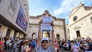 Protesty przeciwko covidowym przepustkom