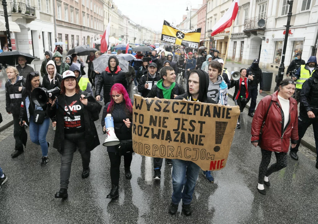 Marsz antyszczepionkowców w maju w Warszawie Marsz antyszczepionkowców w maju w Warszawie