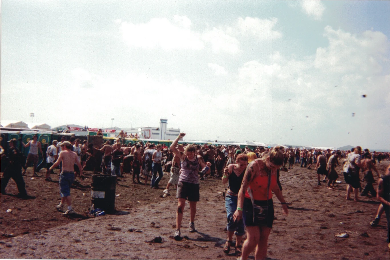 Fotos z filmu "Music Box. Woodstock ’99: Pokój, miłość i agresja" Fotos z filmu "Music Box. Woodstock ’99: Pokój, miłość i agresja"