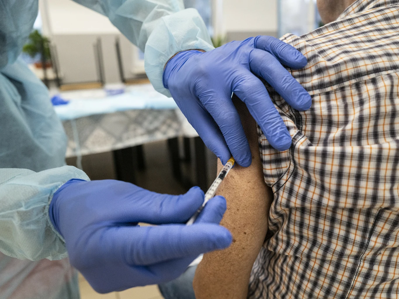 Szczepienie przeciw COVID-19 Szczepienie przeciw COVID-19