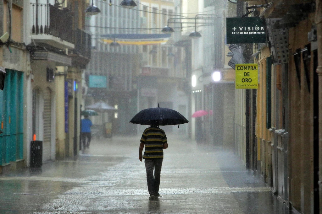 Deszcz zaczął w Walencji padać już w poniedziałek rano, ale ulewa zaczęła się dopiero popołudniu.
