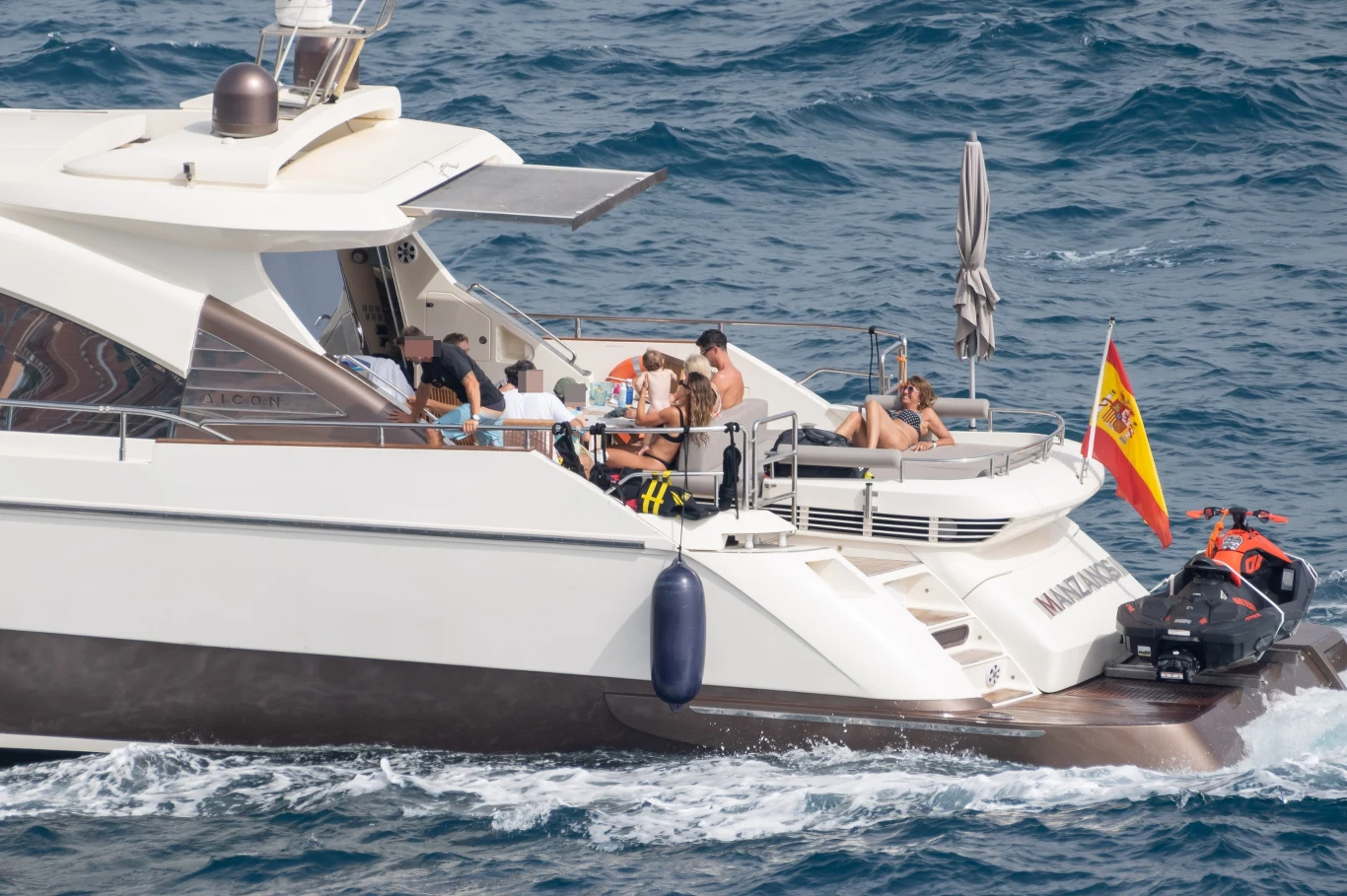 Lewandowscy na jachcie. Mama Roberta także zachwyciła sylwetką! Lewandowscy na jachcie. Mama Roberta także zachwyciła sylwetką!