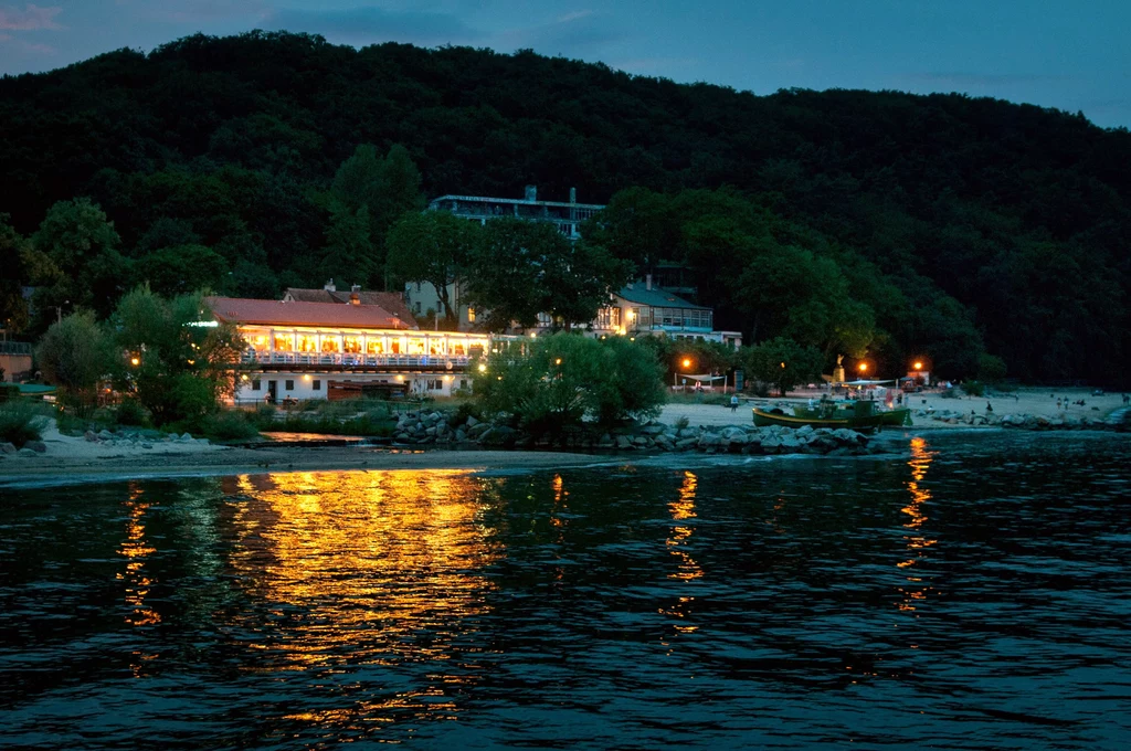 Opuszczone sanatorium straszy na plaży w Gdyni Orłowie