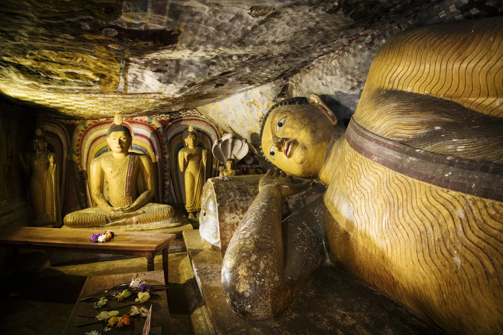 Posąg odpoczywającego Buddy znajdziemy w Rock Temple na Sri Lance 