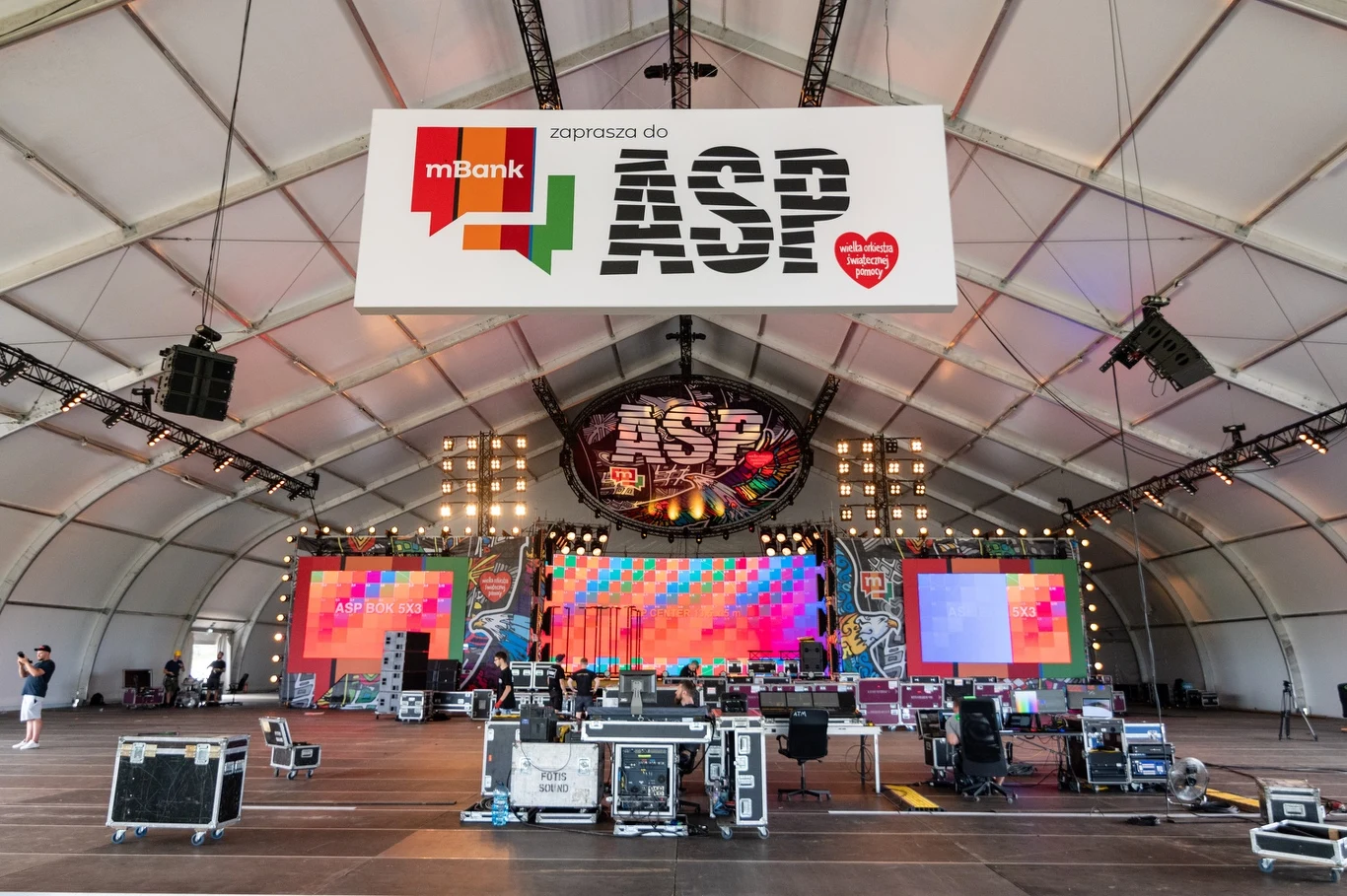 W Akademii Sztuk Przepięknych pojawią się m.in. Arek Jakubik, Andrzej Chyra, Marta Lempart, Elżbieta Dzikowska, Przemek Kossakowski i ekipa "Down the Road", Łukasz Czepiela, Make Life Harder i Radek Kotarski, popularyzator wiedzy, dziennikarz i autor książek, znany z kanału Polimaty (ponad 700 tys. subskrybentów).