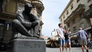 Posągu wynalazcy i inżyniera Nikoli Tesli w centrum Zagrzebia