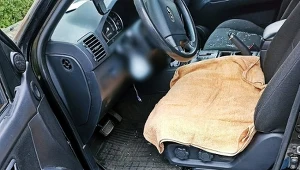 Policjanci wybili szybę i wydostali dziecko