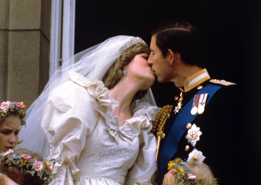 Diana i Karol sprawiali na ślubie wrażenie szczęśliwych, ale zdenerwowanych. Potem okazało się, że ani on, ani ona, nie byli szczęśliwi 