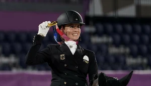 Jessica von Bredow-Werndl może cieszyć się już z drugiego złotego medalu w Tokio