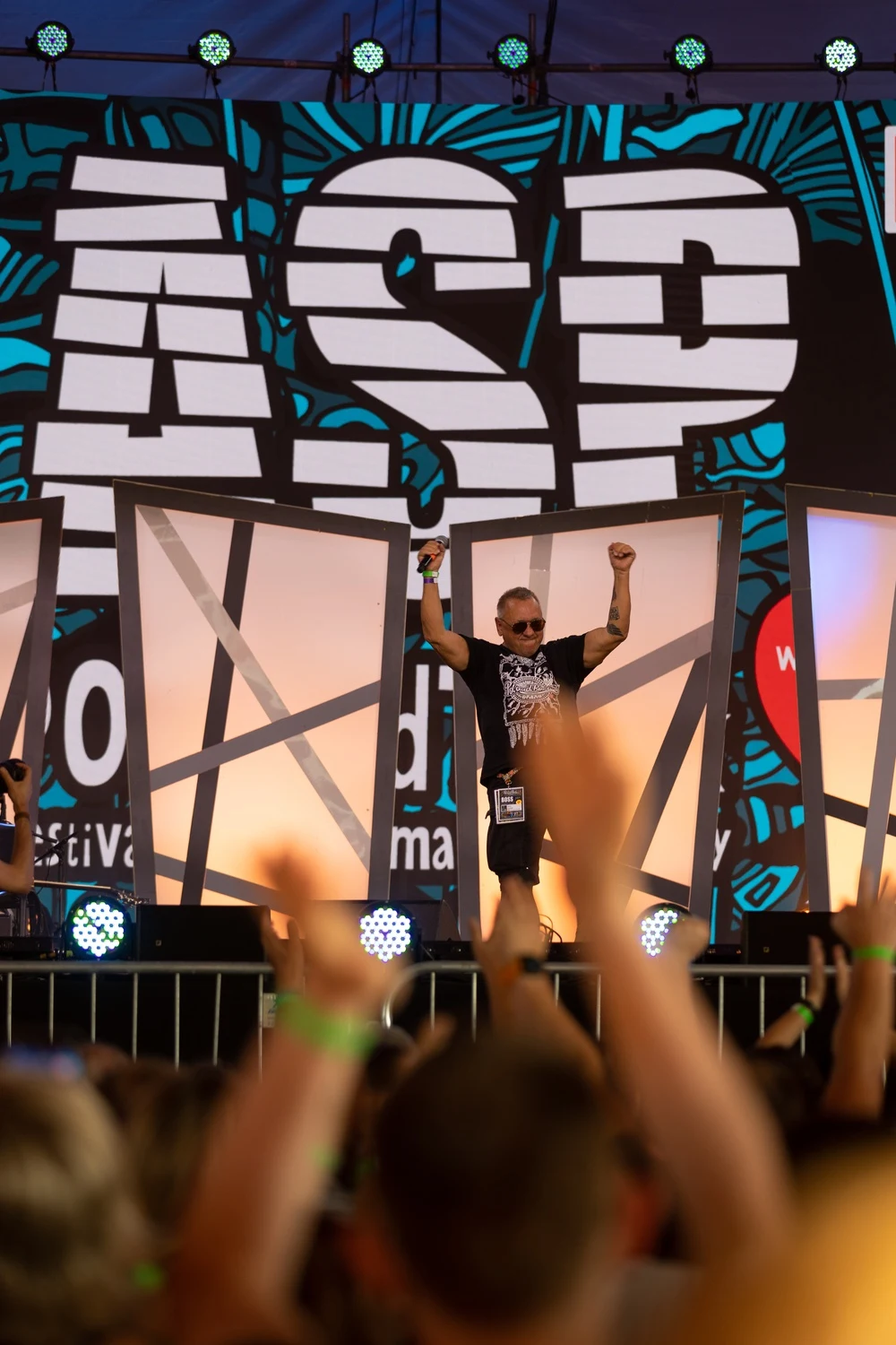 Jurek Owsiak na scenie ASP