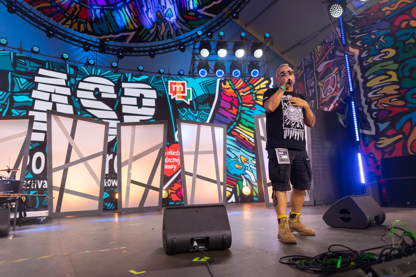 Jurek Owsiak na scenie ASP