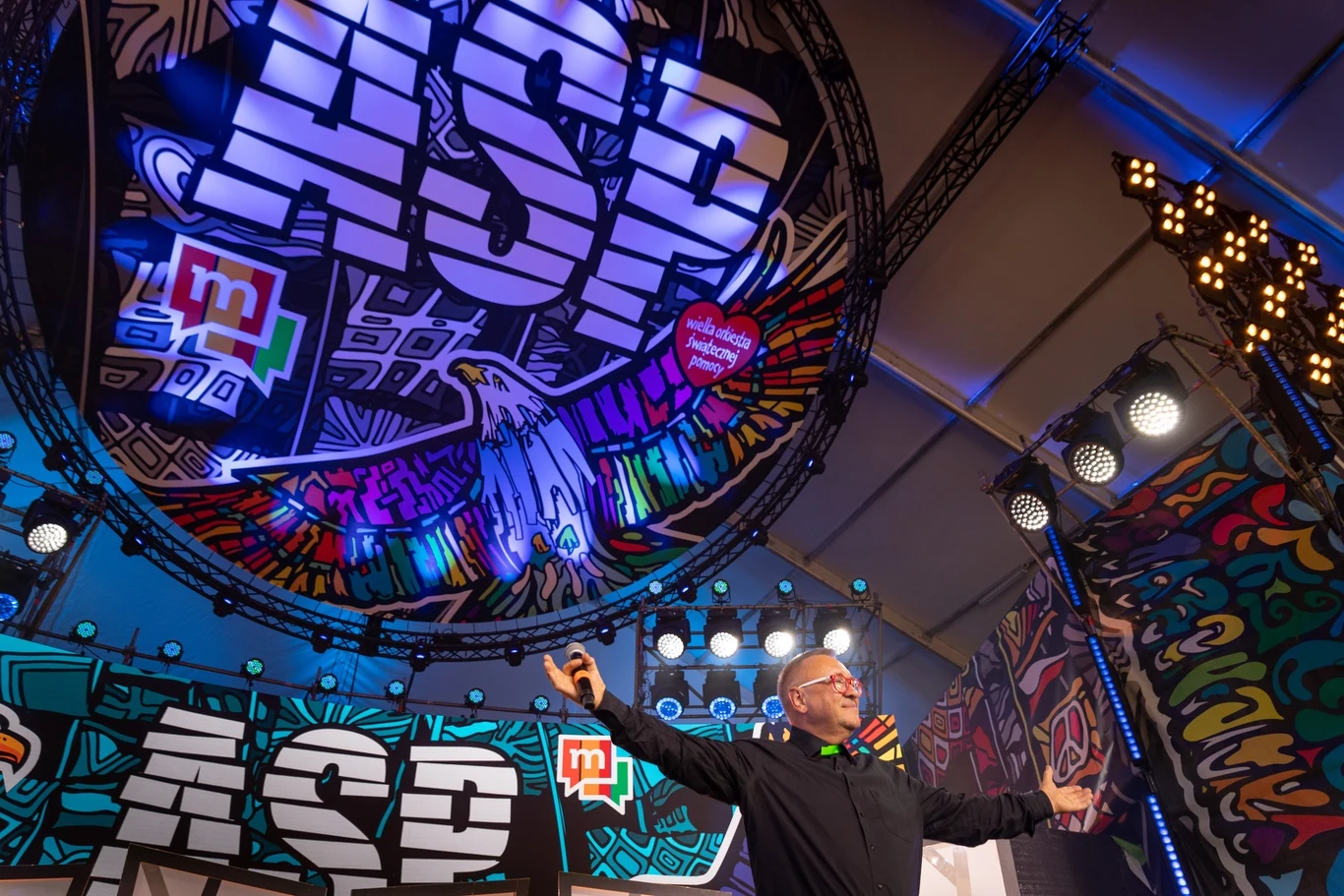 Jurek Owsiak na scenie ASP