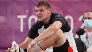 Ilja Karpenkow prowizorycznie naprawił zepsutego buta