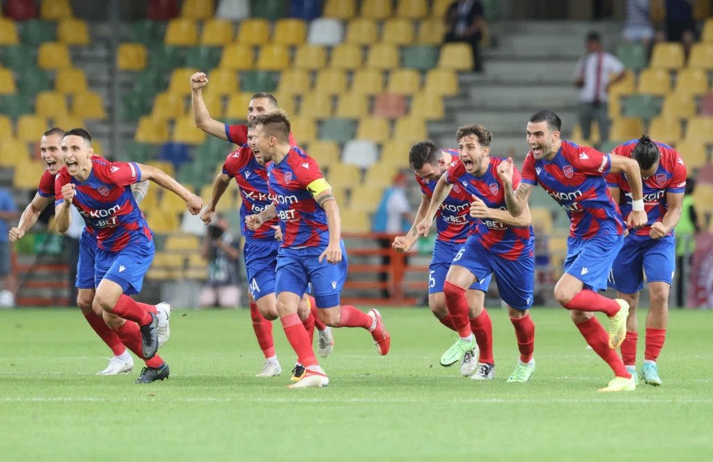 Radość zawodników Rakowa Częstochowa po wygranej w serii rzutów karnych