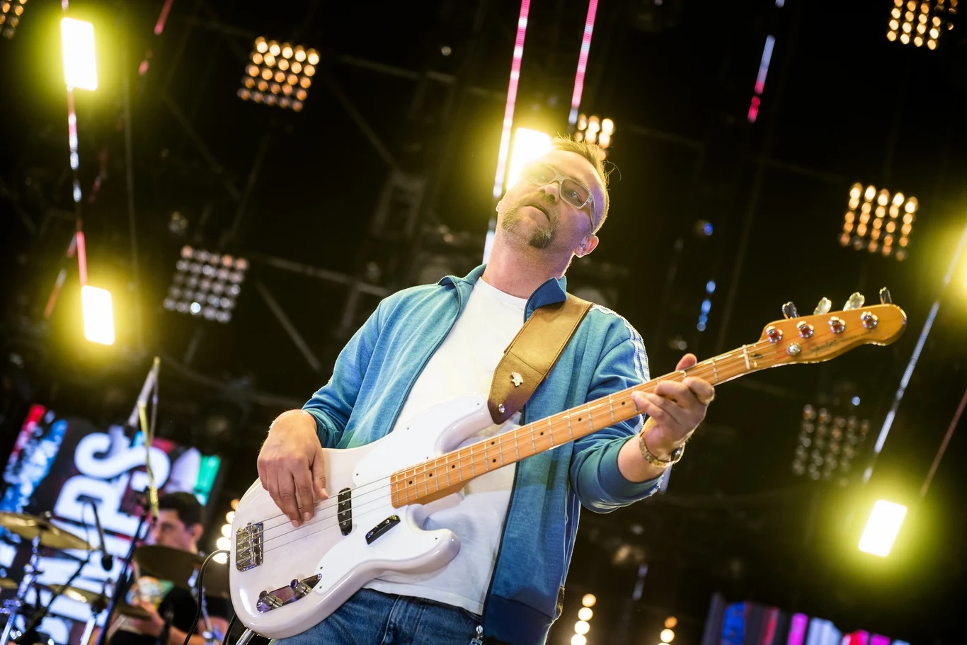 Łona i Webber & The Pimps dali energetyczny koncert na Dużej Scenie. "Co do zasady '***** ***', ale stać nas na więcej" - zaczęli muzycy przed jedną z piosenek.