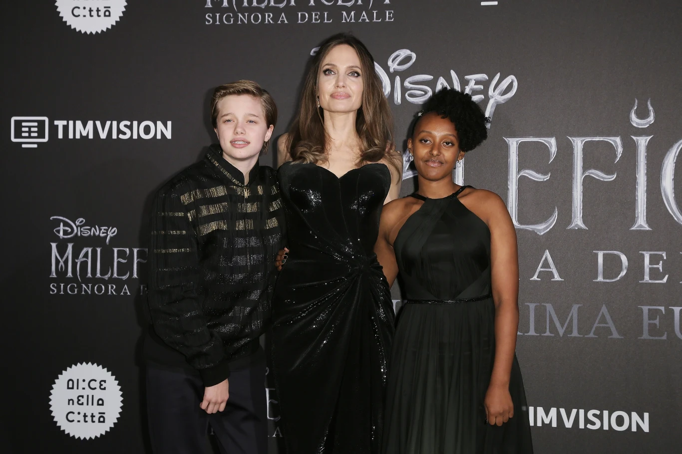 Shiloh Nouvel Jolie-Pitt, Angelina Jolie i Zahara Marley Jolie-Pitt 